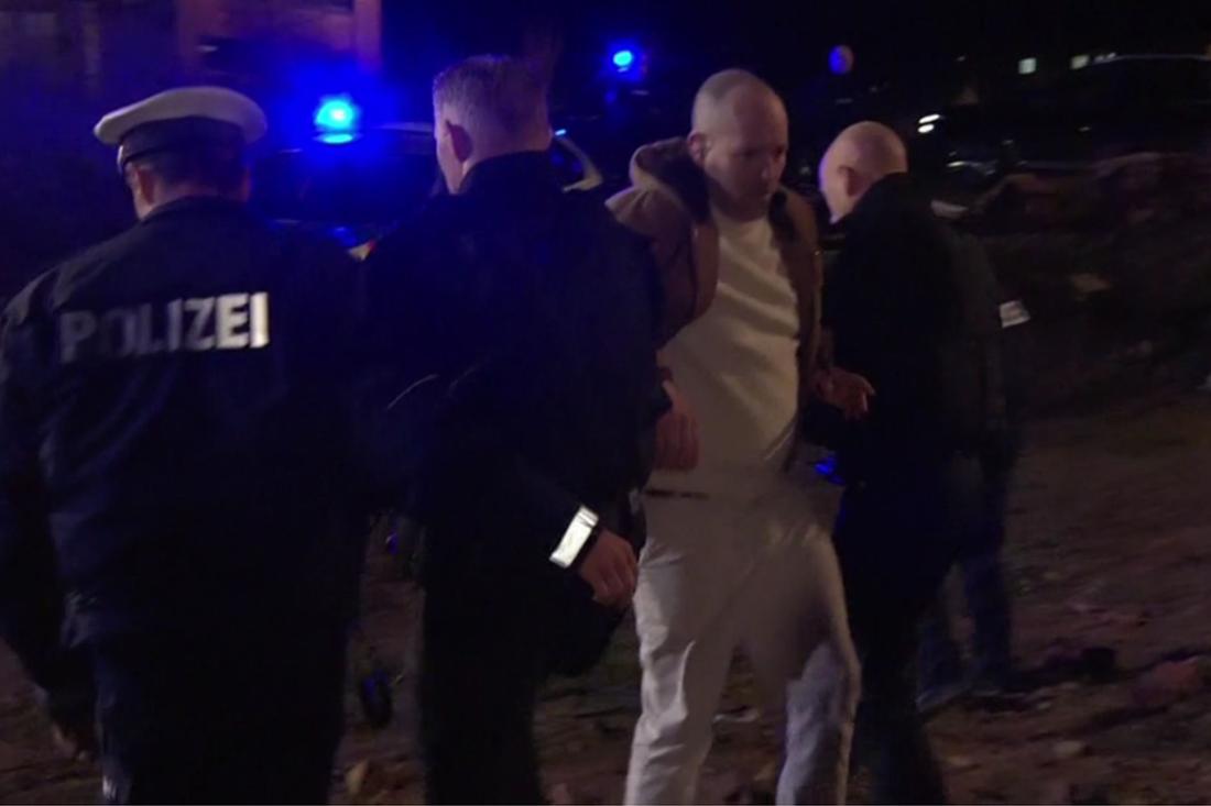 Jesus (Ben Blümel) is arrested and taken away by police.