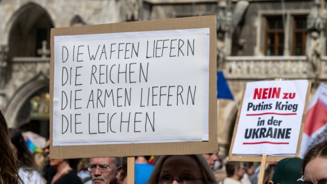 Easter March in Munich: Numerous posters will be held up on Saturday.