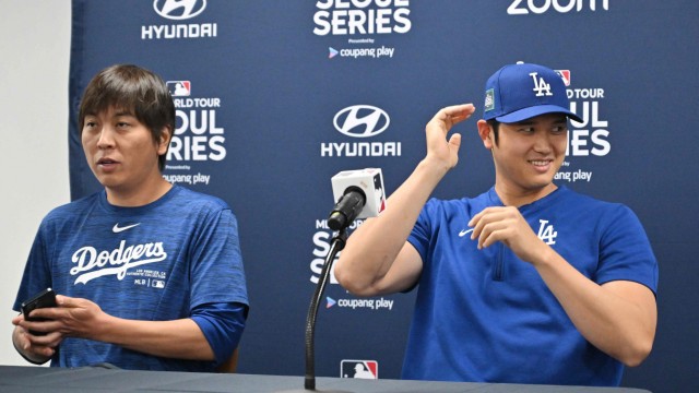 Baseball star Shohei Ohtani: A few weeks ago the usual picture: Ohtani with translator Ippei Mizuhara (left).