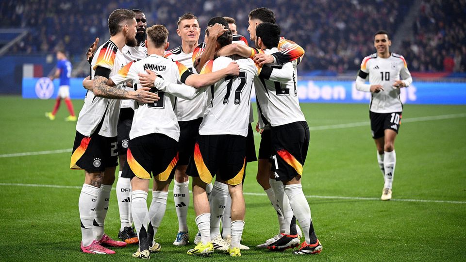 The German national team forms a circle and hugs each other