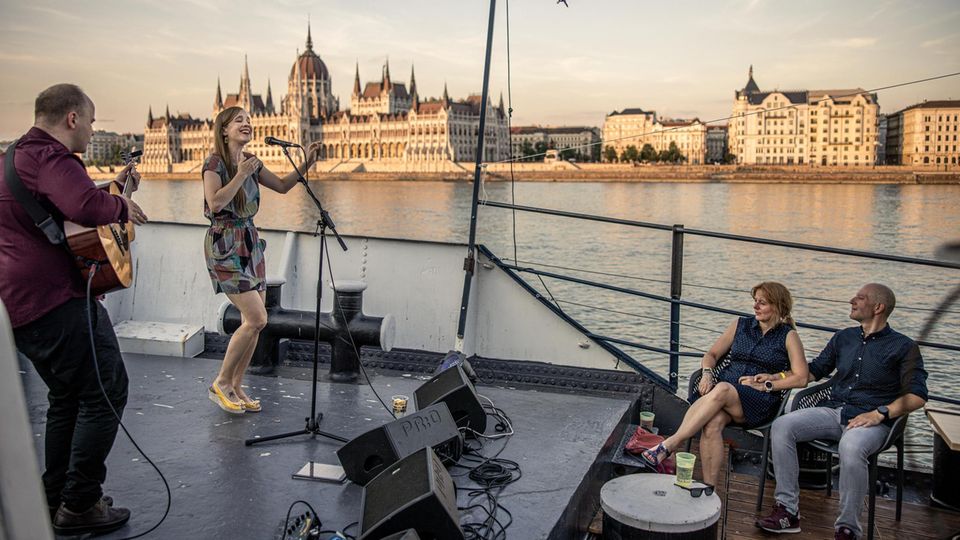 Budapest: Singer Veronika Harcsa gives a concert on a Danube ship, with the Parliament building in the background