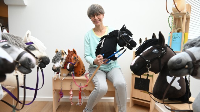 Leisure: Ria Koch is organizing a large hobby horsing tournament.  As "Fablehorse" She sells accessories.