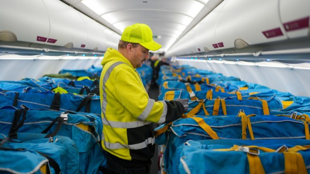 Deutsche Post: By the way, the jets that transported the letters through Germany until recently were not freight planes, but normal passenger planes.