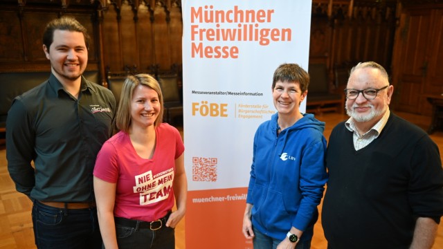 Volunteer fair: Dominik Friedrich (left) volunteers at the Munich Sports Youth, while Lisa Nerb (next to him) works there as a volunteer coordinator.  Sophia Engel also has the same task at the State Association for Bird and Nature Conservation in Bavaria, where Hermann Benker (right) volunteers.