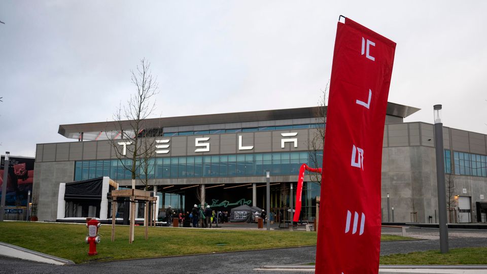 Grünheide near Berlin: Tesla factory evacuated – left-wing extremists claim responsibility for the attack
