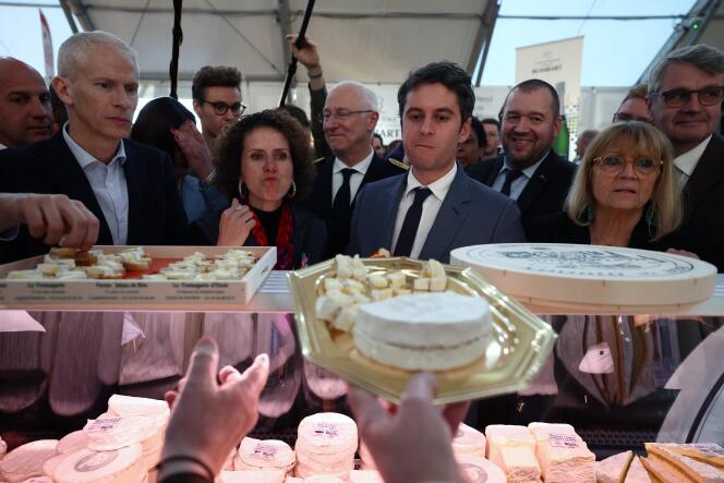 The Prime Minister, Gabriel Attal, and the Minister for Foreign Trade, Franck Riester (left), during their visit to the 55th edition of the Wine and Cheese Fair in Coulommiers (Seine-et-Marne), March 22, 2024 .