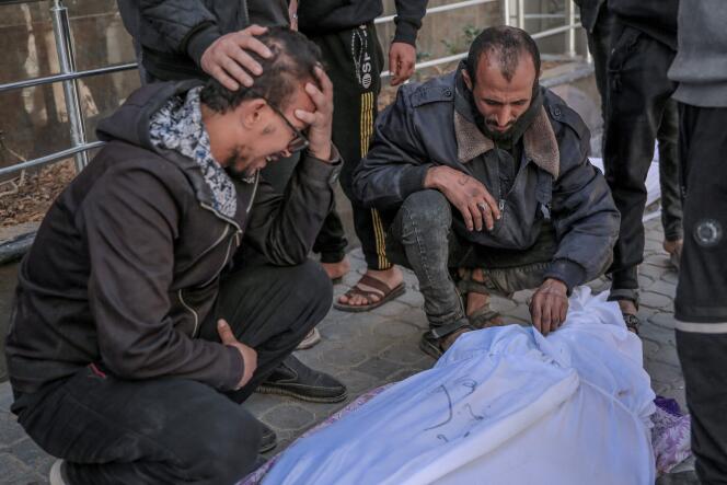 At Al-Shifa hospital in Gaza City, the body of a Palestinian killed during a food aid distribution, during which Israeli forces opened fire on the crowd, February 29, 2024 . 